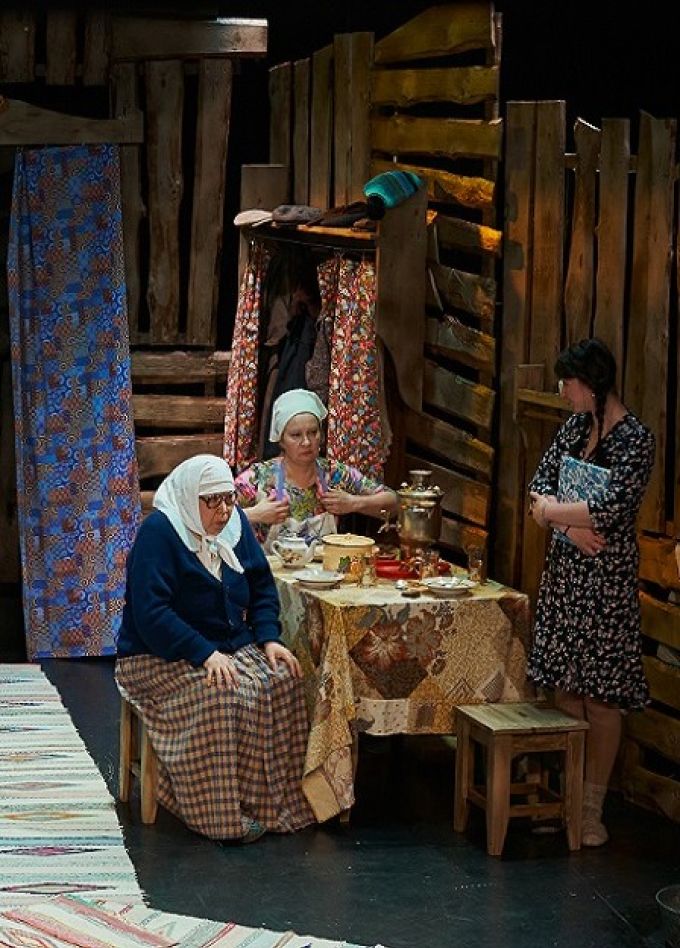 Спектакль «Семейный портрет с посторонним»