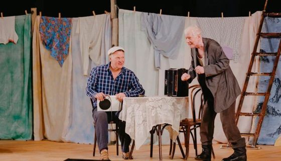 Спектакль «Любовь и голуби»