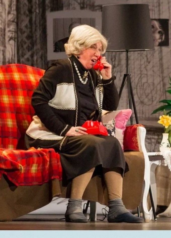 Спектакль «Раневская. Сквозь смех и слёзы!»